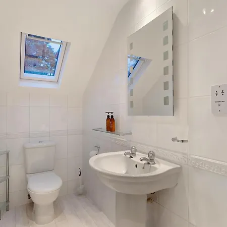 2 Bed In Outgate Oc-lr056 *